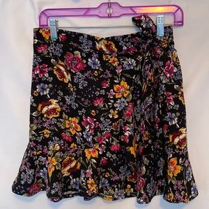 Wild fable shirt. Fits tight in hips and then flares towards the bottom.